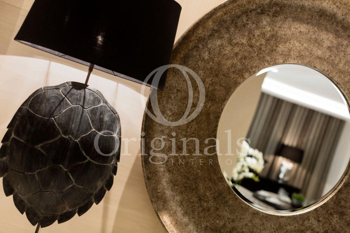 Luxury mirror with black lamp - Originals Interiors